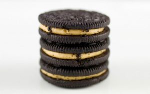 نقد و بررسی بیسکویت کرمدار بادام زمینی oreo + مجله خبری شوکومای